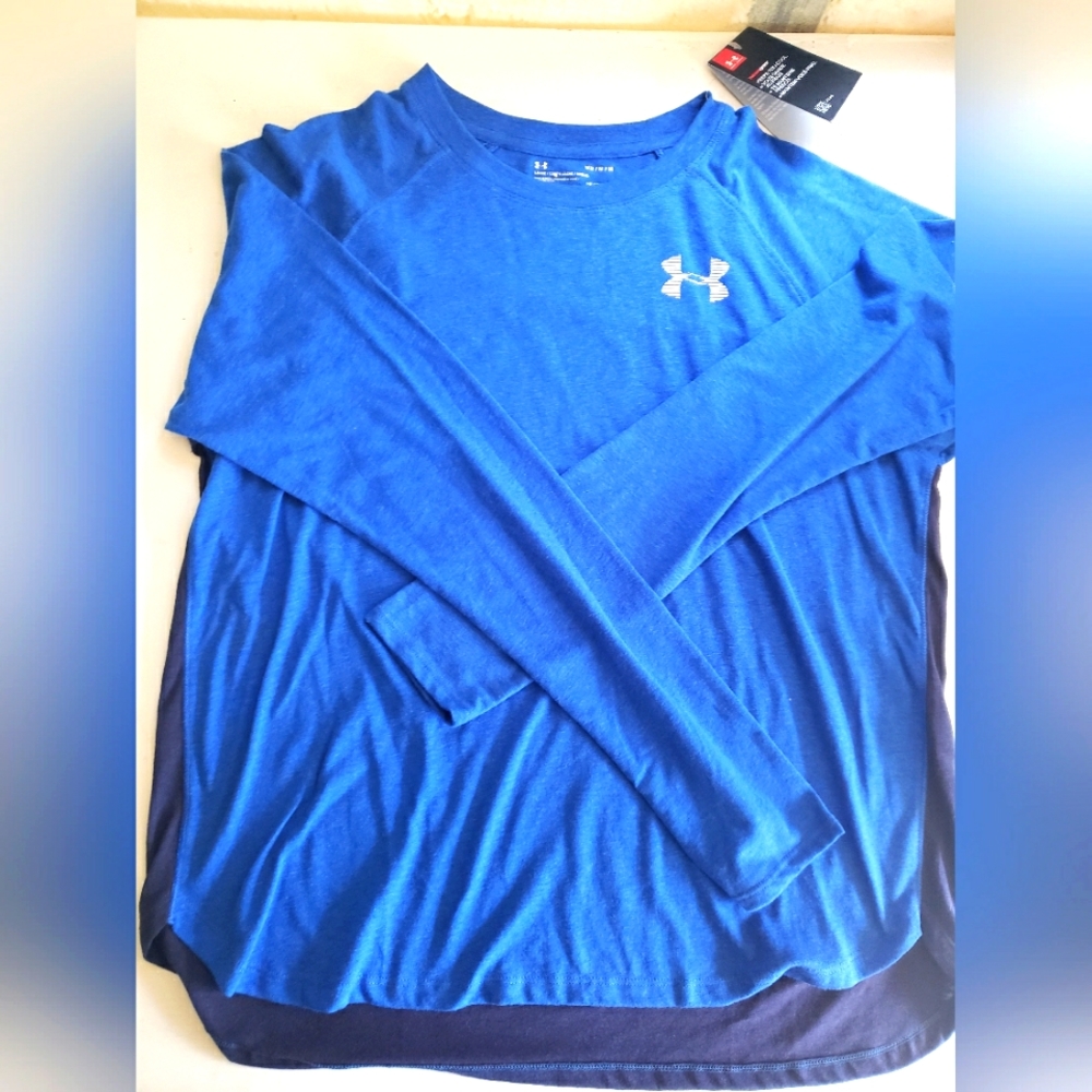 Under Armour Women's Medium Heat Gear Shirt. NWT  FF154